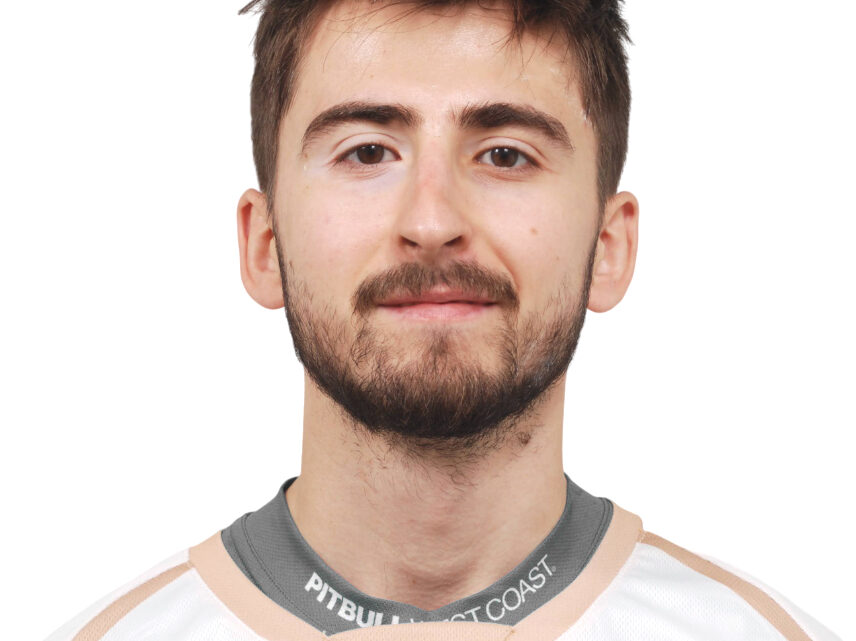 12 Adam Lewicki